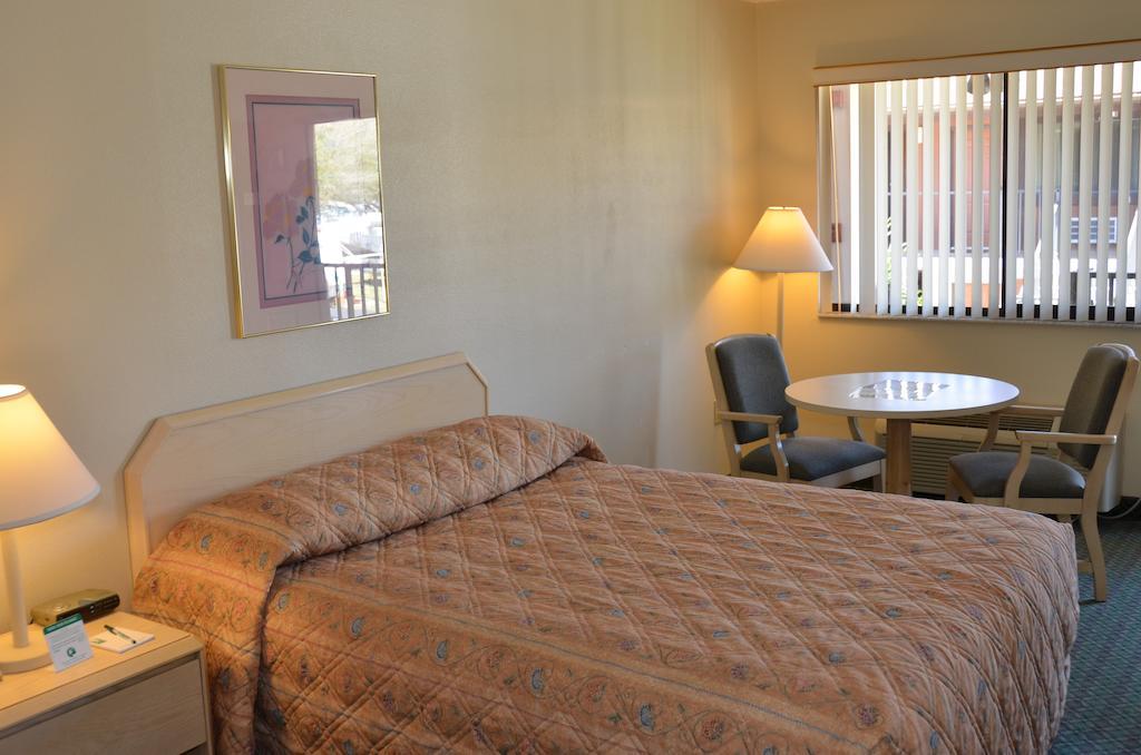 Cypress Cove Nudist Resort Poinciana Pokoj fotografie