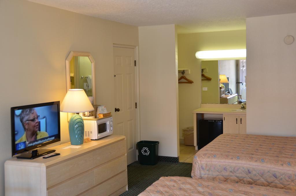 Cypress Cove Nudist Resort Poinciana Pokoj fotografie